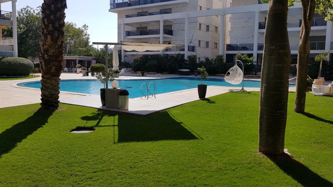 דירת גן פונה לבריכה - Pool Garden View Eilat Apartment Bagian luar foto